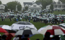 La lluvia suspendió la jornada en Augusta. (FOTO: AFP)