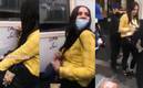 La mujer estaba pintando el vagón con un plumón negro. Foto: (Especial)