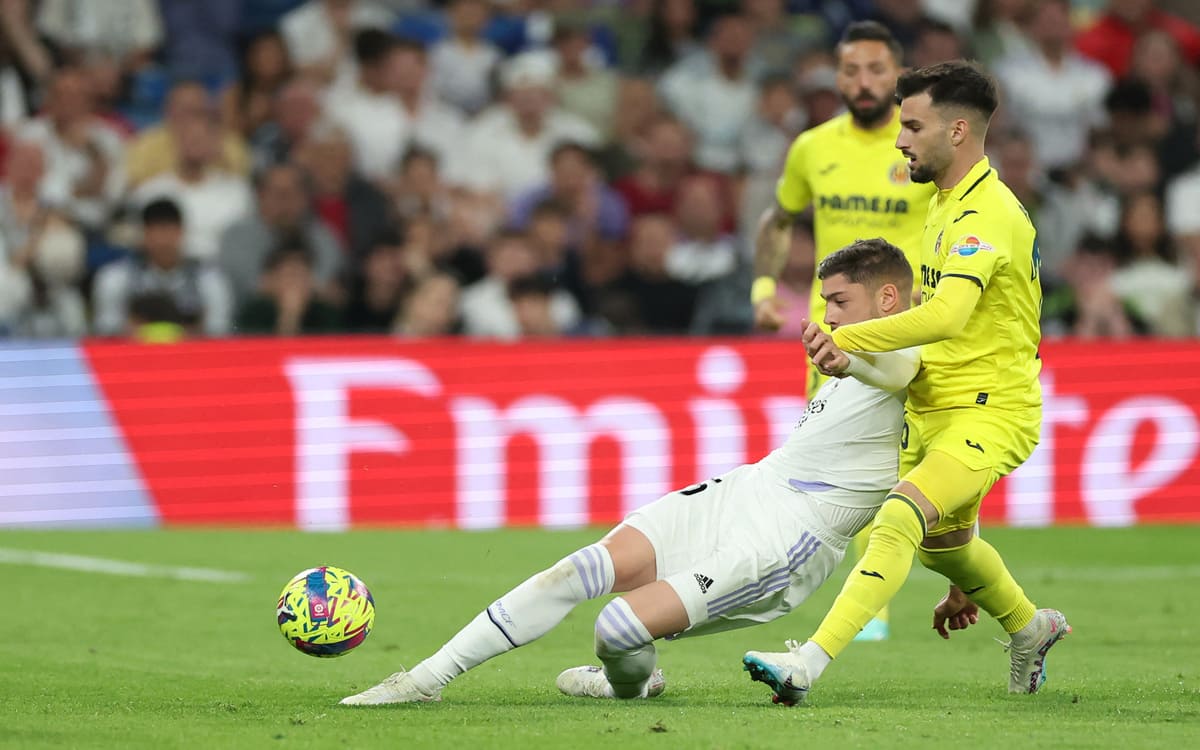 Valverde y Baena en el duelo del pasado sábado. (AFP)