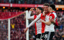 Santi Giménez celebrando con sus compañeros el gol anotado por Wieffer. (Feyenoord)