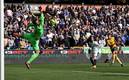 Nunes hizo un golazo para el triunfo de los Wolves. Foto: (Reuters)