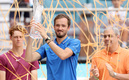 Daniil Medvedev levanta el trofeo del Miami Open. FOTO: AFP.