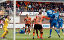 Guus Til hizo dos goles para el PSV este domingo. FOTO: AFP.