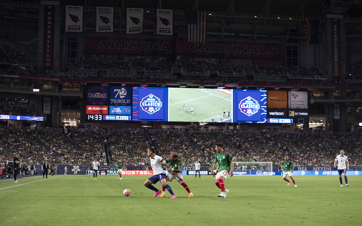 El grito homofóbico se escuchó en Phoenix Mediotiempo