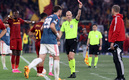 Giménez se fue expulsado ante Roma. (Foto: Reuters)