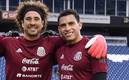 Memo Ochoa y Luis Malagón en una concentración del Tricolor (Imago7)