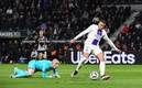 El delantero francés hizo los dos goles de los parisinos. Foto: (Reuters)