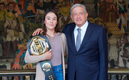 Alexa Grasso se tomó la foto del recuerdo con AMLO | @lopezobrador_
