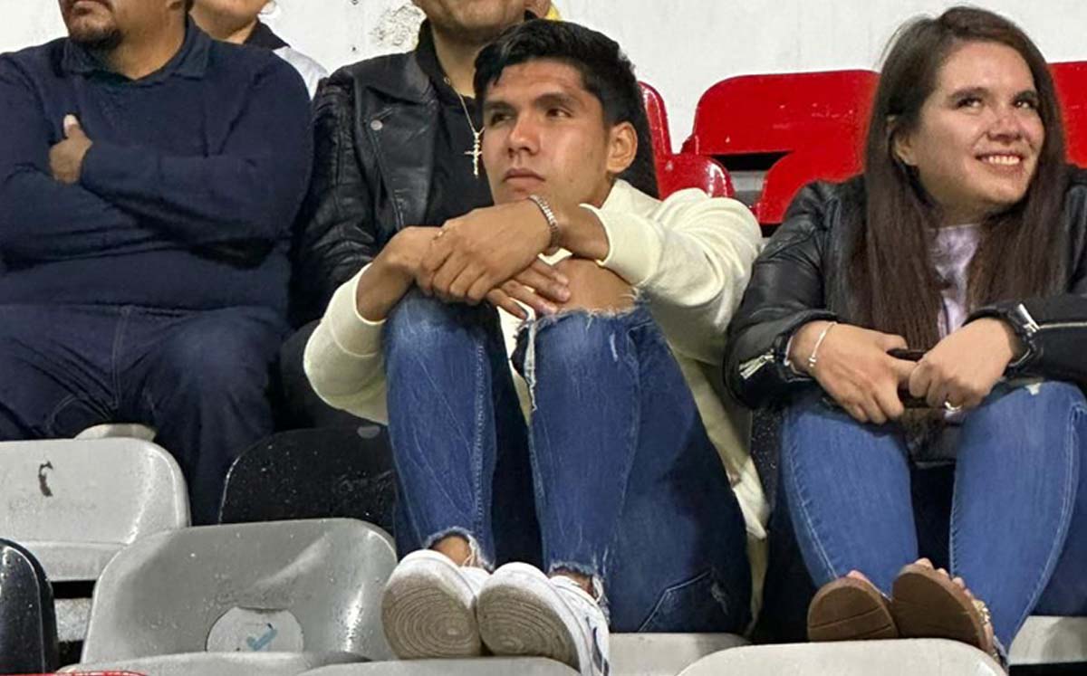 Jugador de Pumas Emanuel Montejano acude al Azteca como americanista