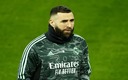 Benzema en el entreno de este lunes. (Reuters)