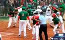 Los jugadores mexicanos y argentinos armaron la campal tras una jugada. Foto: (Especial)