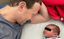 El dueño de Facebook aparece con su bebé. (Foto: @Zuck)