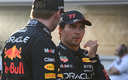 Checo Pérez junto a Verstappen en Bakú. (AFP)