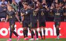 Vela y compañía festejan el primer gol de la tarde. Foto: (Mexsport)
