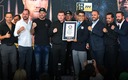 Canelo y sus hermanos presumieron recientemente la consecución de un Guinness. (Mexsport)