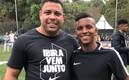 Rodrygo, junto a Ronaldo, en un evento al que asistieron. Foto: (Especial)
