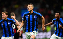 Edin Dzeko hizo el primer gol del Inter ante el Milan este miércoles. FOTO: AFP.