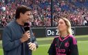 Fernanda Serrano fue entrevistada antes del Feyenoord vs Go Ahead Eagles. (Captura)