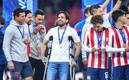 Gerardo Espinoza celebró con todo el título de Tapatío (Foto: Mexsport)