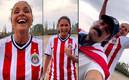La cantante mexicana es aficionada de las Águilas y se puso la playera de Chivas. Foto: (Especial)