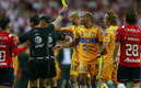 Quiñones fue amonestado, pero no expulsado. (Foto: Mexsport)