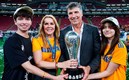 Siboldi con la copa de Campeón con Tigres. FOTO: Mexsport