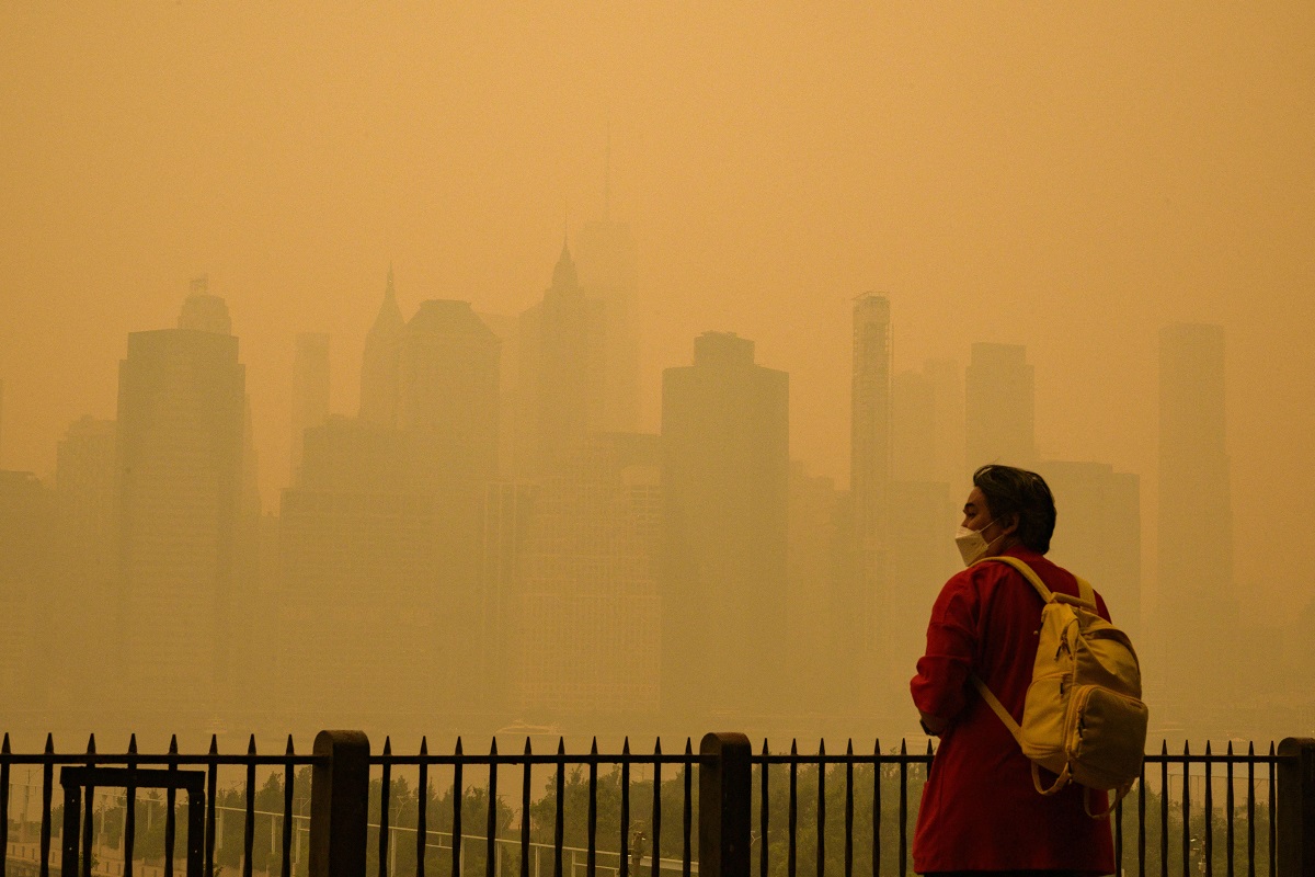 Nueva York se cubre de humo naranja por incendios forestales de Canadá