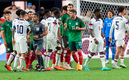 Casi se arma la bronca en el Estados Unidos vs México. (Foto: Mexsport)
