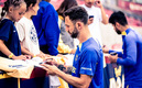 Layún suele ser atento con seguidores | @ClubAmerica
