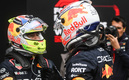 Checo Pérez y Max Verstappen tuvieron un tenso cruce. (Foto: AFP)