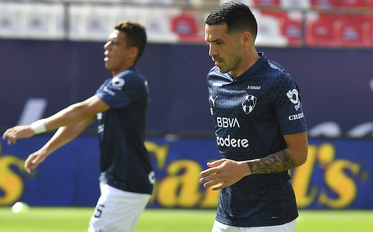 Celso Ortiz sufre en práctica de Rayados por un tema muscular