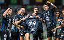 Jugadores de Gallos muestran la playera de Yacuzzi (Mexsport)