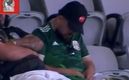 Aficionado dormido durante México-Jamaica. Foto: TvAzteca
