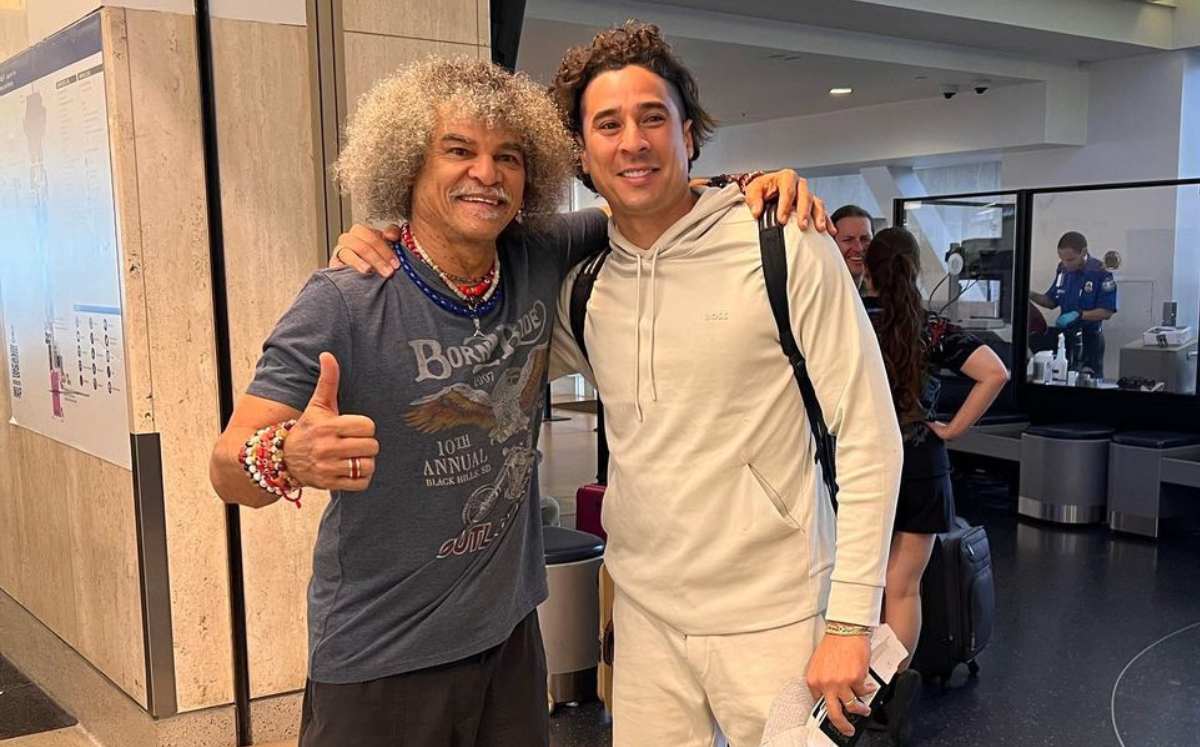 Pibe Valderrama llena de elogios a Memo Ochoa tras tomarse foto con él
