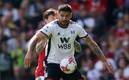 Mitrovic resguarda el balón (Reuters)