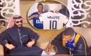 El galo, en una parodia, aceptó los millones que le ofrecen en el futbol árabe. Foto: (Especial)