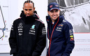 Hamilton y Checo Pérez tuvieron un contacto en el sprint. (Foto: AFP)