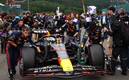 El piloto de Red Bull tuvo que ser asistido tras el choque con Hamilton. Foto: (Especial)