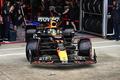 Checo sale de los pits de Red Bull (EFE)