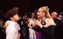 Adele le canta a fan / @Adele