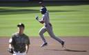 Amed Rosario festeja el cuadrangular que conectó ante los padres. Foto: (Reuters)