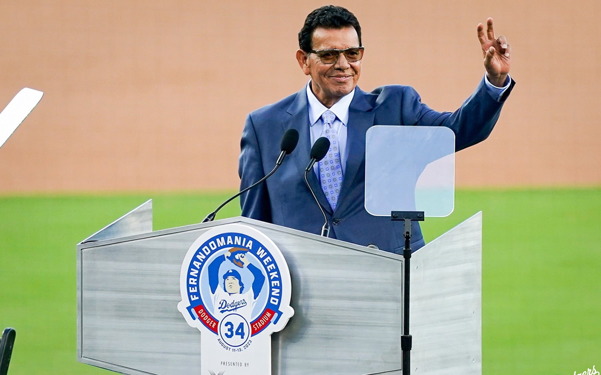 ¡Fernando Valenzuela es una leyenda!! El #34 ha sido retirado por los