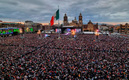 El Zócalo, a reventar con Grupo Firme. (Foto: @Claudiashein)