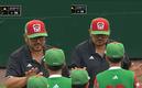 Francisco Fimbres motivando al pitcher mexicano. Foto: ESPN