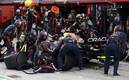 El equipo de Checo Pérez cometió una tremenda pifia a la hora de cambiar sus neumáticos. Foto: (Reuters)
