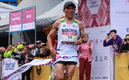 Héctor Garibay cruza la meta para ganar el Maratón de la Ciudad de México 2023. FOTO: @MaratonCDMX