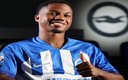 Ansu Fati jugará un año en la Premier League. (@OfficialBHAFC)