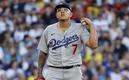 Julio Urías fue arrestado por violencia doméstica (AFP)