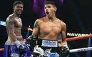 El mexicano alza para mano para medirse a Stevenson, quien no ha perdido como profesional (@DAZN)