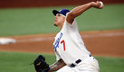 Julio Urías lleva marca de 2-0 en la Postemporada 2020 de MLB. (AFP)